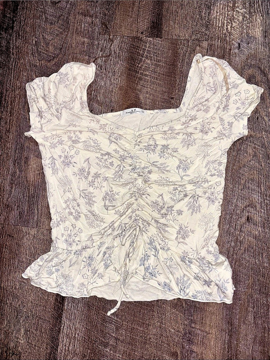 Renaissance Primrose Tops - Renaissance Primrose Floral Crop Top in White & Purple Size Small